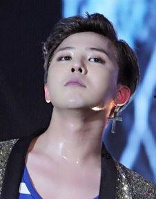 出汗男明星,揭秘出汗男明星的健身与魅力之旅”